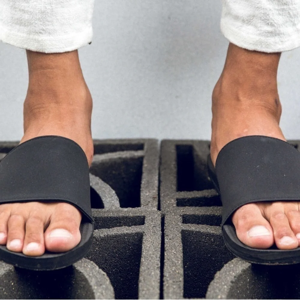 Men’s Indosole Slides - Recycled Tire Soles Black NWT come with box size 12